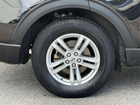 Used 2022 Ford Explorer XLT w/ Equipment Group 202A image 7