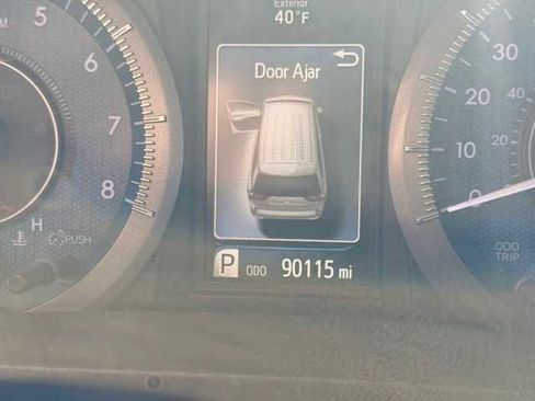 Used 2018 Toyota Sienna LE image 8