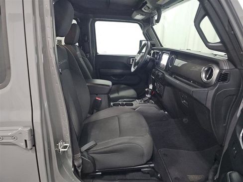Used 2023 Jeep Gladiator Overland AWD/4WD image 8