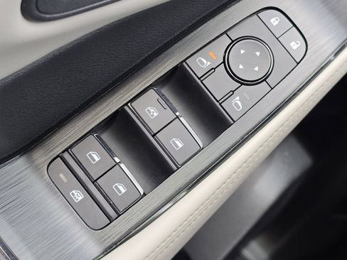 Used 2025 Nissan Rogue SV FWD image 16