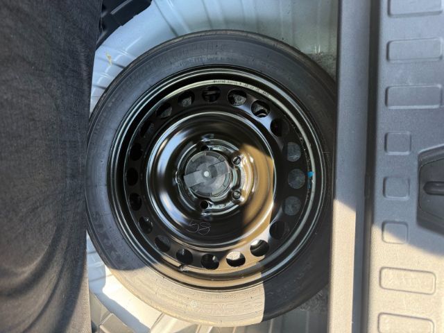 Used 2021 Chevrolet Equinox LS FWD image 30