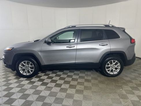 Used 2016 Jeep Cherokee Latitude image 3