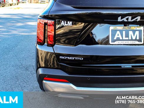 Used 2024 Kia Sorento S image 13