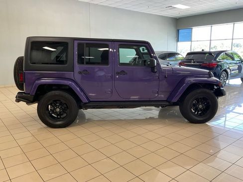 Used 2017 Jeep Wrangler Unlimited Sahara AWD/4WD image 7