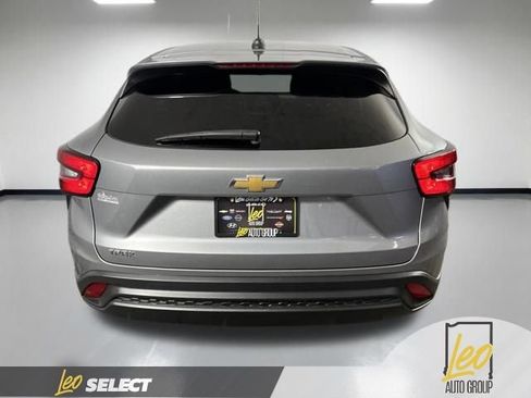 Used 2024 Chevrolet Trax LS w/ LS Convenience Package FWD image 11