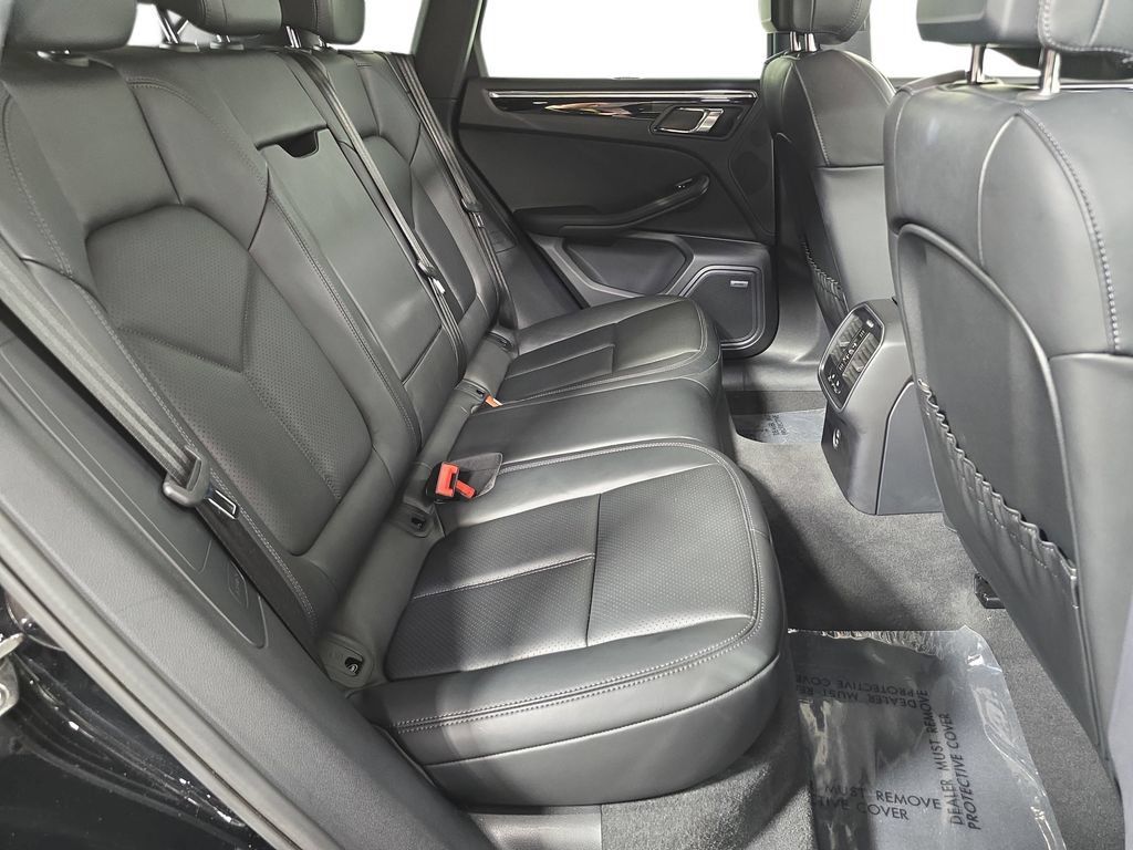 Certified 2026 Porsche Macan AWD/4WD image 26