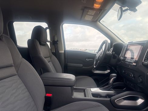 Used 2024 Nissan Frontier SV w/ Technology Package image 11