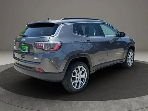 Used 2022 Jeep Compass Latitude image 5