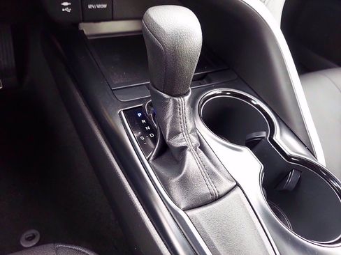 Certified 2019 Toyota Camry LE image 15