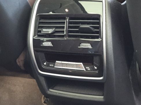 Used 2024 BMW X7 xDrive40i w/ Executive Package image 21