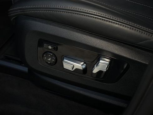 Used 2021 BMW X7 M50i image 31