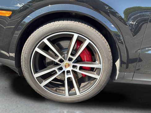 Used 2024 Porsche Cayenne S AWD/4WD image 16