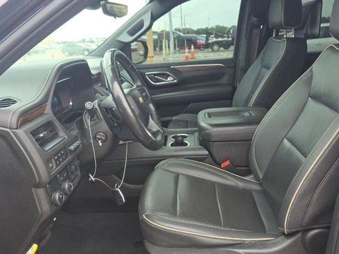 Used 2023 Chevrolet Suburban Premier w/ Advanced Technology Package RWD image 9