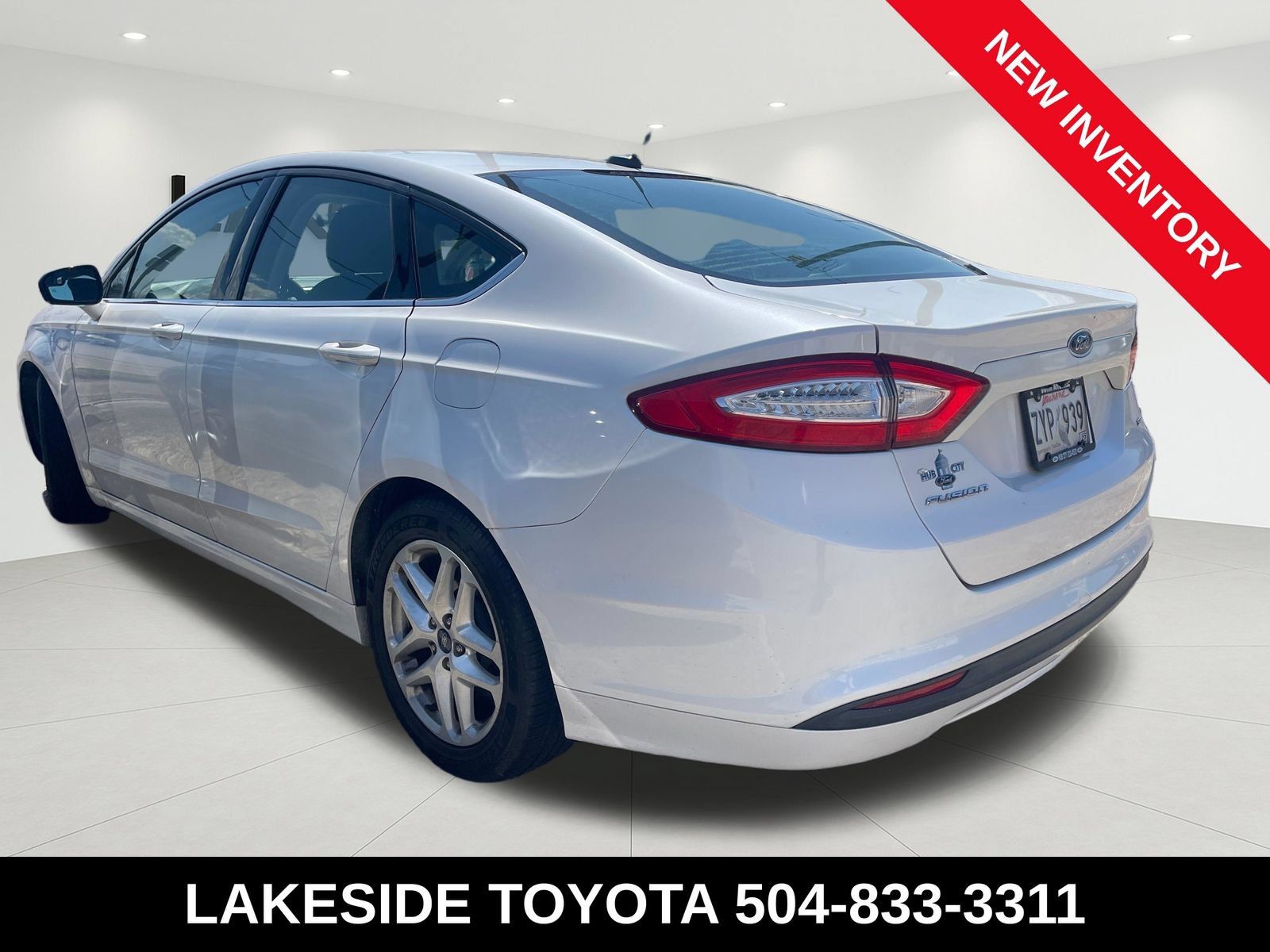 Used 2016 Ford Fusion SE FWD image 5