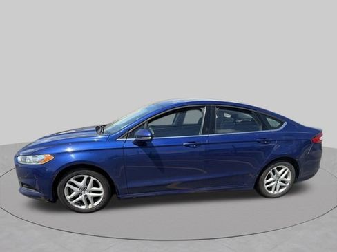 Used 2016 Ford Fusion SE FWD image 2