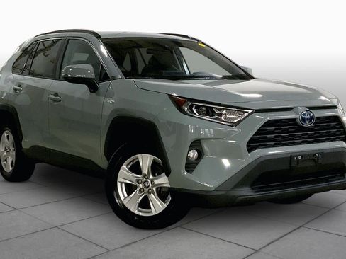 Used 2021 Toyota RAV4 XLE w/ Convenience Package AWD/4WD image 3