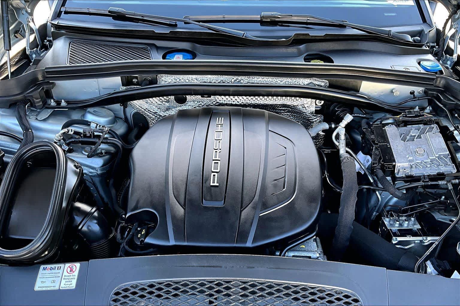 Used 2020 Porsche Macan AWD/4WD image 29