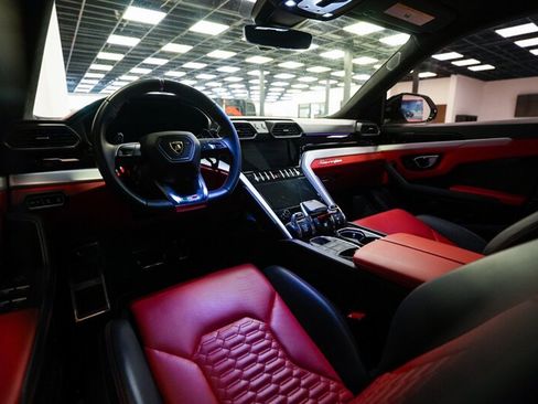 Used 2021 Lamborghini Urus AWD/4WD image 9