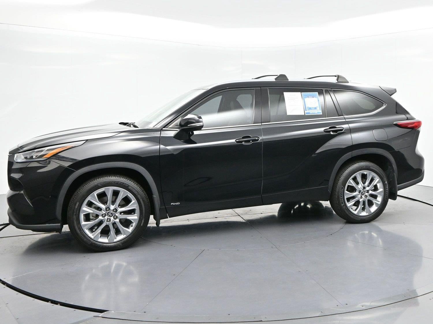 Used 2023 Toyota Highlander Limited AWD/4WD image 4