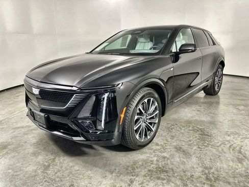 Certified 2026 Cadillac Lyriq Sport AWD/4WD image 4