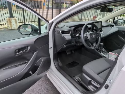 Used 2024 Toyota Corolla LE FWD image 10