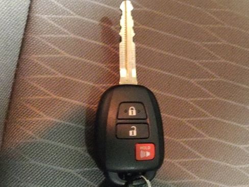 Used 2016 Toyota Tacoma SR5 w/ Towing Package image 32