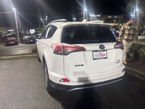 Used 2018 Toyota RAV4 XLE image 11