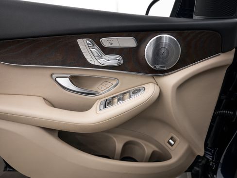 Used 2018 Mercedes-Benz GLC 300 4MATIC image 18