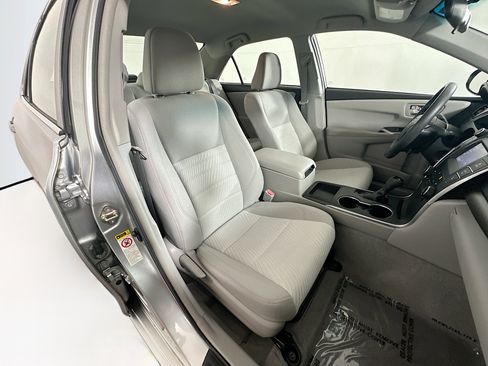Used 2017 Toyota Camry LE image 27