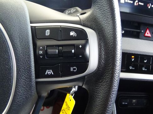 Used 2025 Kia Sportage LX AWD/4WD image 22