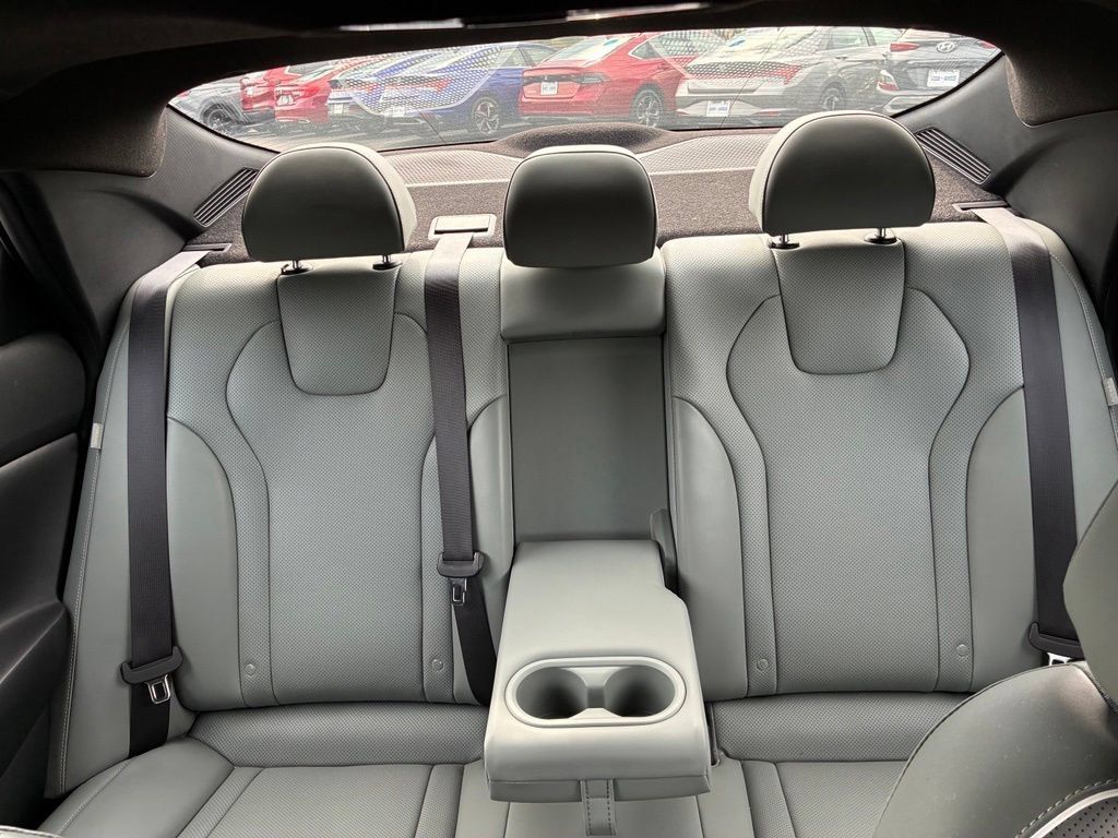 Used 2025 Hyundai Elantra Limited w/ Cargo Package FWD image 17