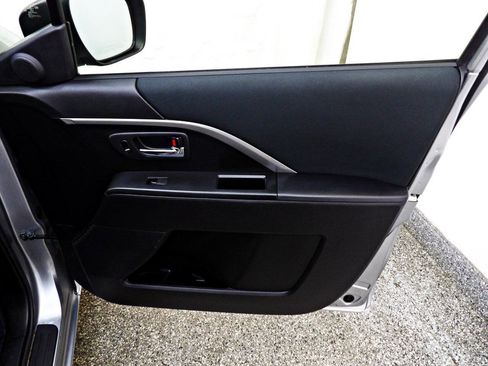 Used 2014 MAZDA MAZDA5 Sport FWD image 11