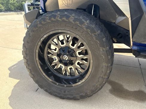 Used 2018 Jeep Wrangler Unlimited Sahara AWD/4WD image 10