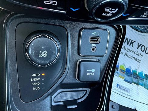 Used 2021 Jeep Compass Limited image 32