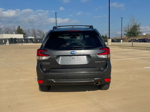 Used 2021 Subaru Forester Premium image 5