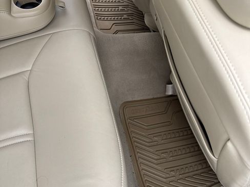 Used 2008 Lincoln Town Car Signature Limited RWD image 29