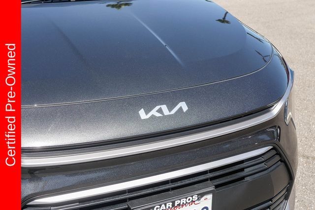 Certified 2025 Kia Niro EX FWD image 12