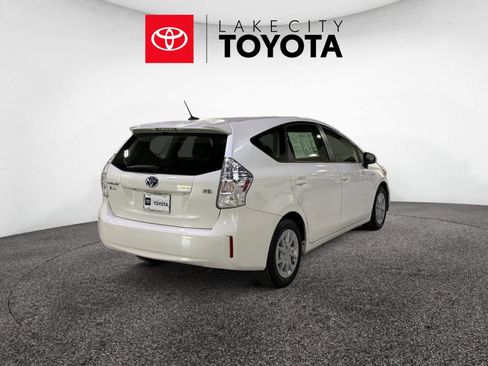 Used 2014 Toyota Prius V Three image 7