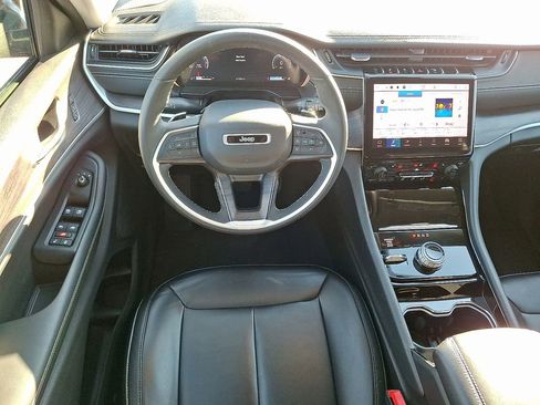 Used 2023 Jeep Grand Cherokee L Limited w/ Trailer Tow Group (B) image 2