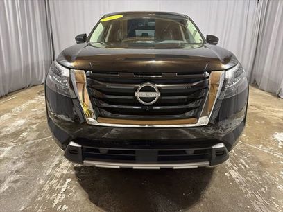 Used 2025 Nissan Pathfinder SL