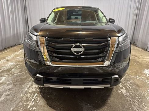 Used 2025 Nissan Pathfinder SL AWD/4WD image 3