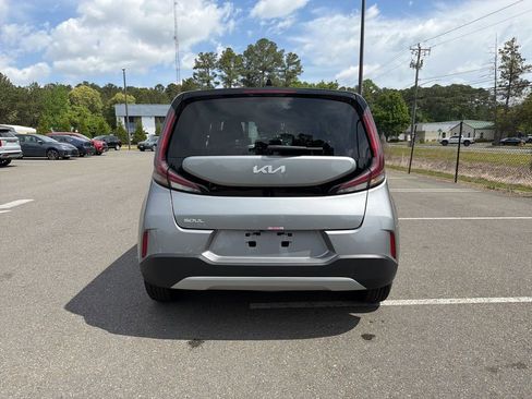 Used 2025 Kia Soul LX w/ LX Technology Package FWD image 6