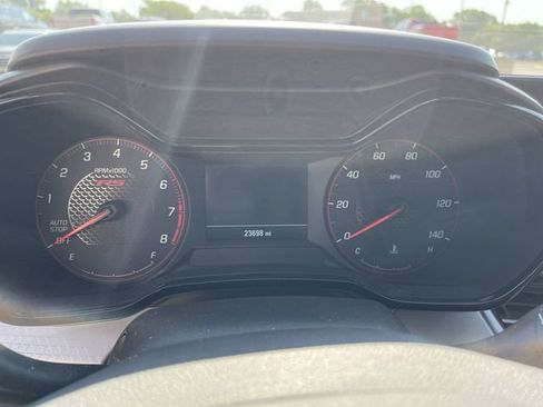 Used 2025 Chevrolet Trax RS w/ Driver Confidence Package FWD image 2