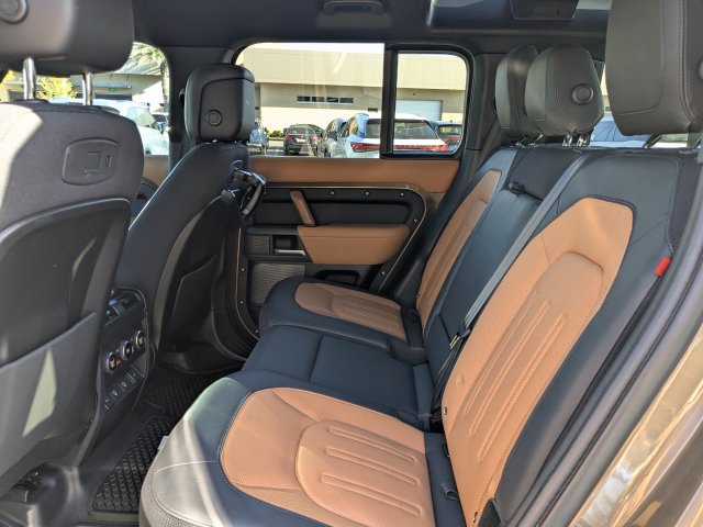 Used 2022 Land Rover Defender 110 X AWD/4WD image 13