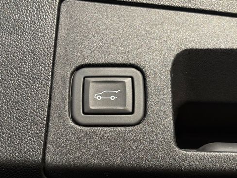 Used 2024 Cadillac XT4 Premium Luxury image 10