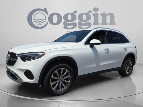Used 2023 Mercedes-Benz GLC 300 4MATIC image 1