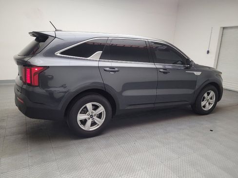 Used 2023 Kia Sorento LX FWD image 10