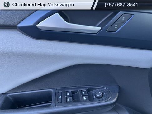 Used 2022 Volkswagen Taos SE image 14
