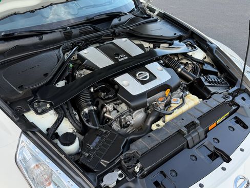 Used 2016 Nissan 370Z Coupe RWD image 20