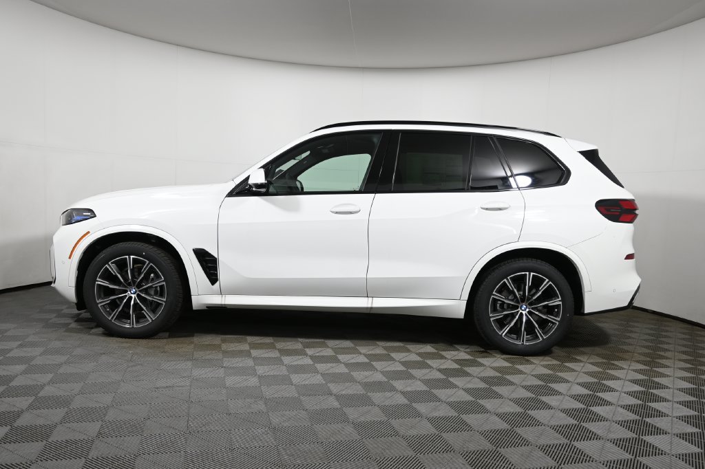 Used 2026 BMW X5 xDrive40i w/ M Sport Package AWD/4WD image 2